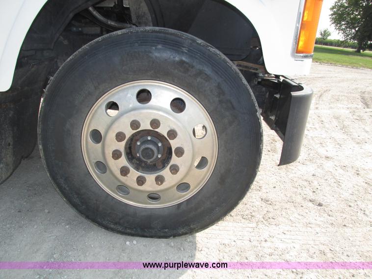 image for item H1190 2001 Mack CH613 semi truck