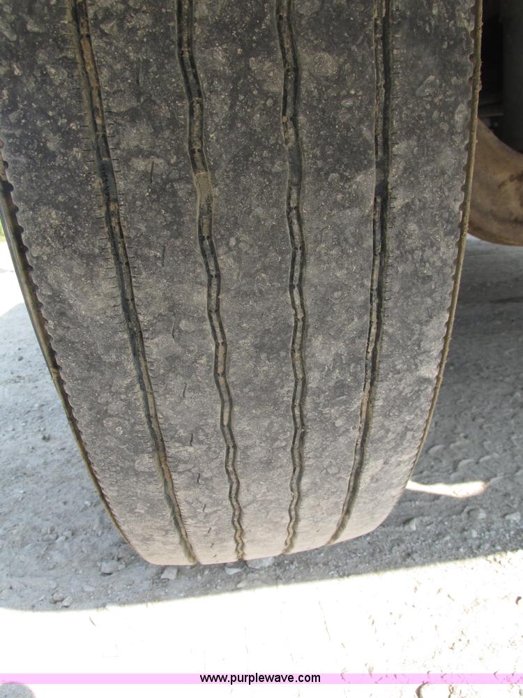 image for item H1190 2001 Mack CH613 semi truck