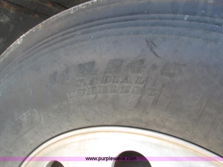 image for item H1190 2001 Mack CH613 semi truck