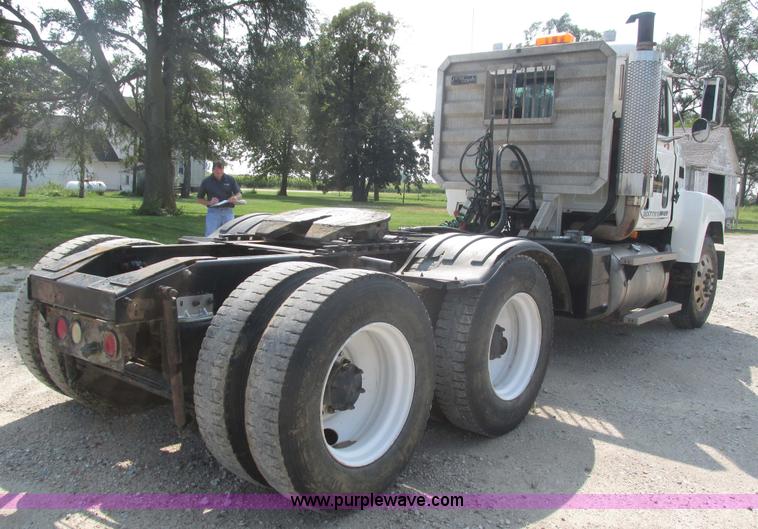 image for item H1194 2001 Mack CH613 semi truck