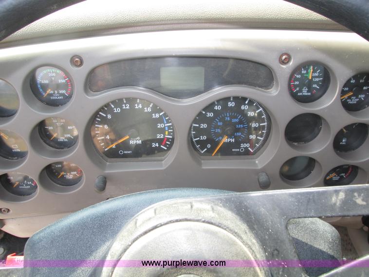 image for item H1194 2001 Mack CH613 semi truck