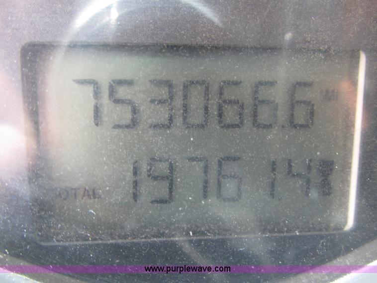 image for item H1194 2001 Mack CH613 semi truck