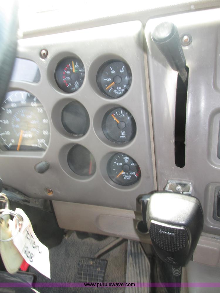 image for item H1194 2001 Mack CH613 semi truck