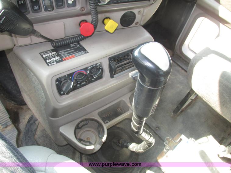 image for item H1194 2001 Mack CH613 semi truck