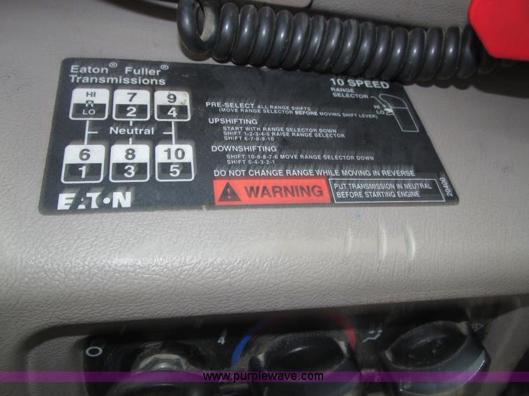 image for item H1194 2001 Mack CH613 semi truck