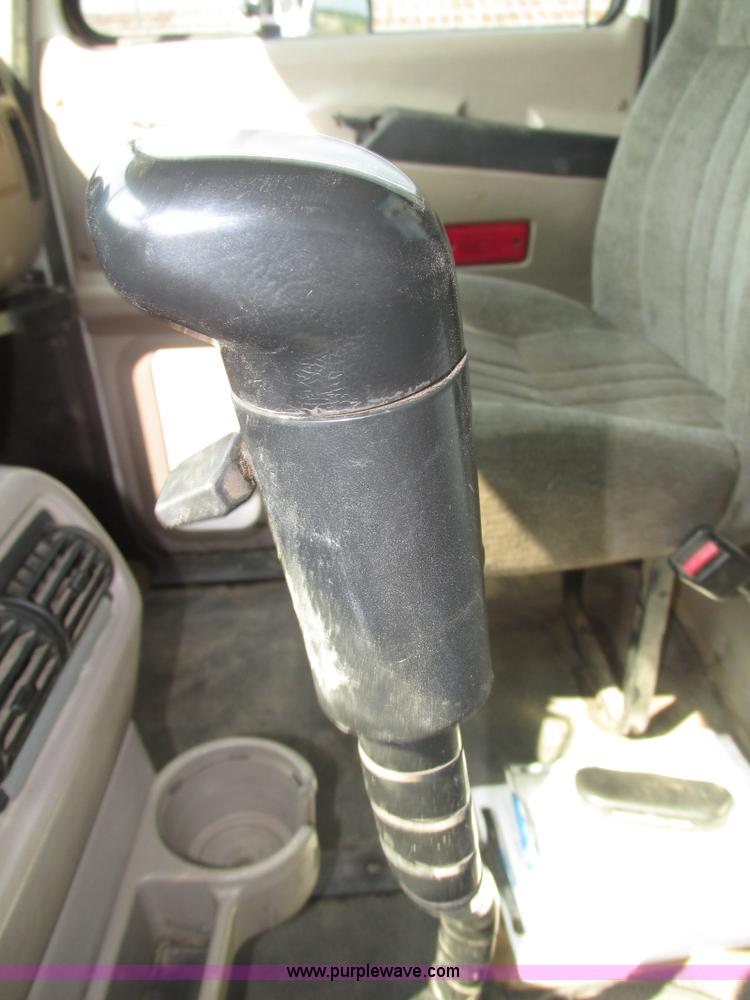 image for item H1194 2001 Mack CH613 semi truck