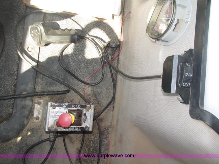 image for item H1194 2001 Mack CH613 semi truck