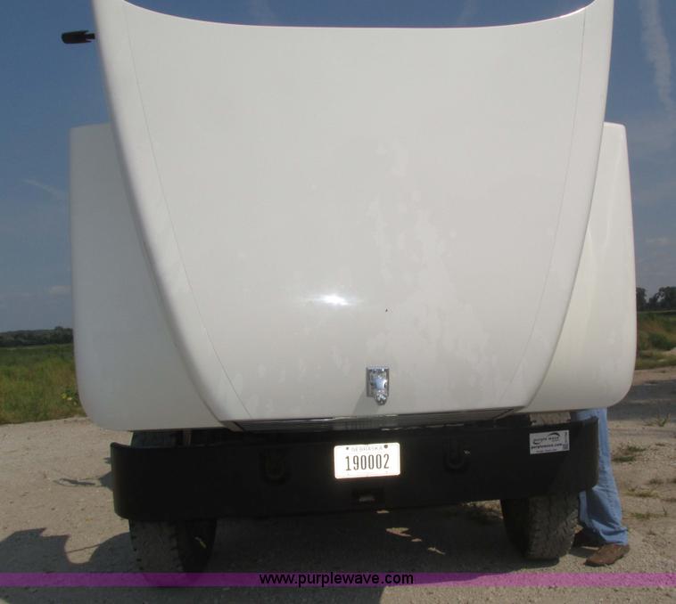 image for item H1194 2001 Mack CH613 semi truck