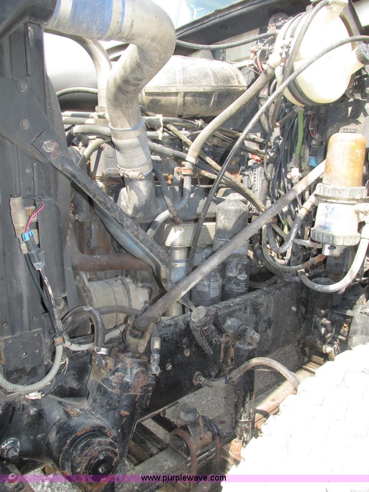 image for item H1194 2001 Mack CH613 semi truck