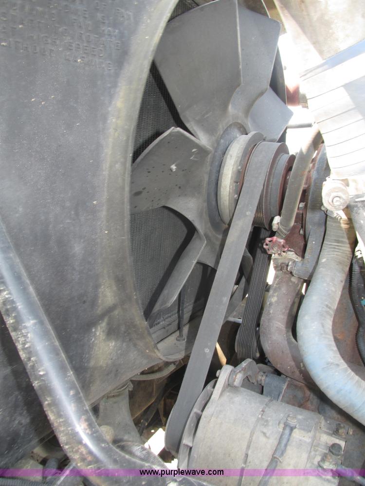 image for item H1194 2001 Mack CH613 semi truck