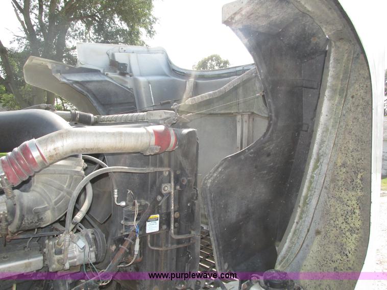 image for item H1194 2001 Mack CH613 semi truck