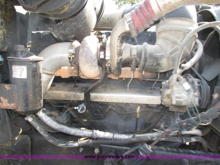 image for item H1194 2001 Mack CH613 semi truck