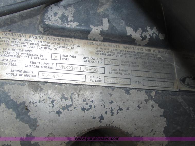 image for item H1194 2001 Mack CH613 semi truck