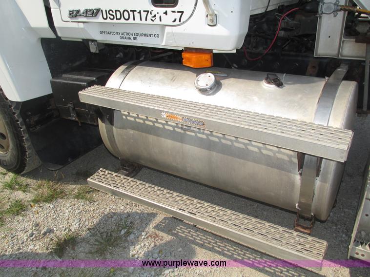 image for item H1194 2001 Mack CH613 semi truck