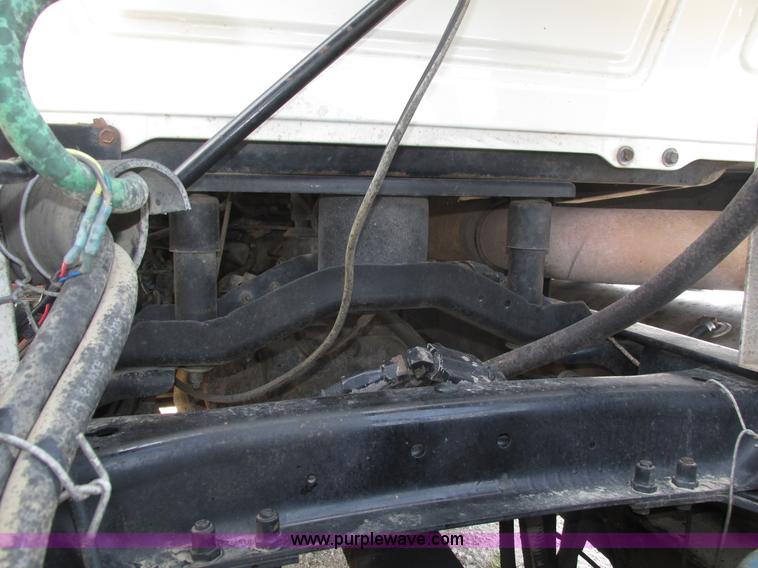 image for item H1194 2001 Mack CH613 semi truck