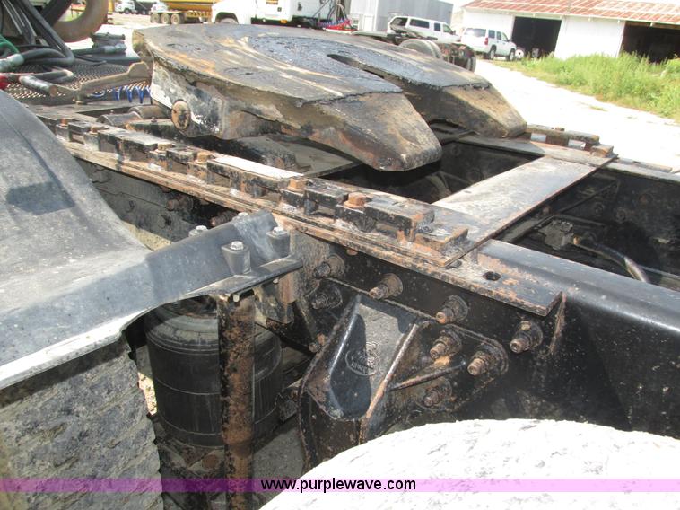 image for item H1194 2001 Mack CH613 semi truck