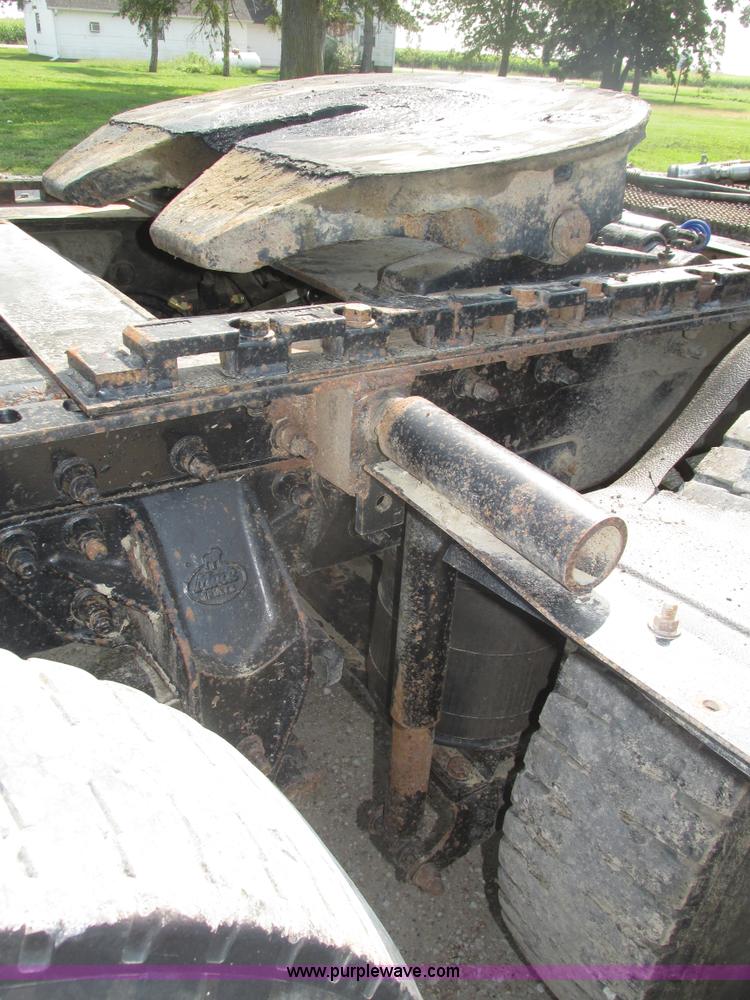 image for item H1194 2001 Mack CH613 semi truck