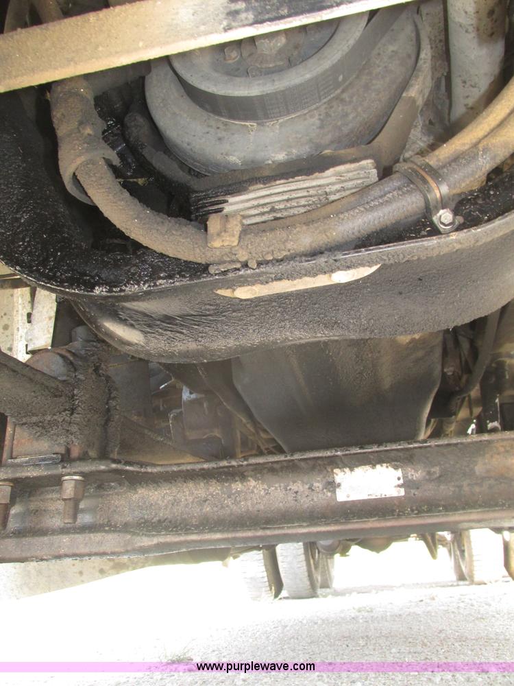 image for item H1194 2001 Mack CH613 semi truck