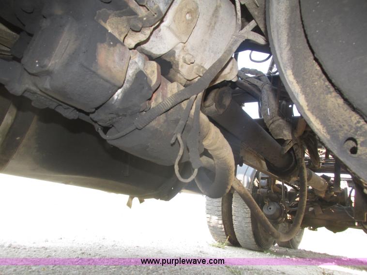 image for item H1194 2001 Mack CH613 semi truck