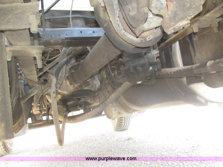 image for item H1194 2001 Mack CH613 semi truck