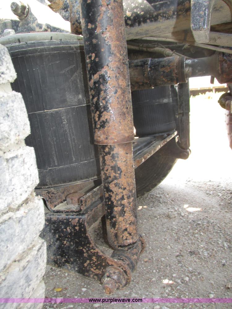 image for item H1194 2001 Mack CH613 semi truck