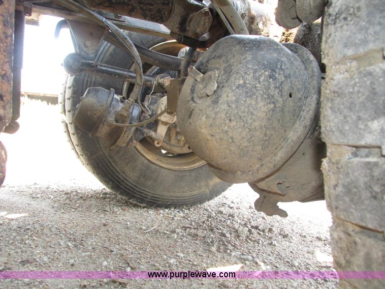 image for item H1194 2001 Mack CH613 semi truck