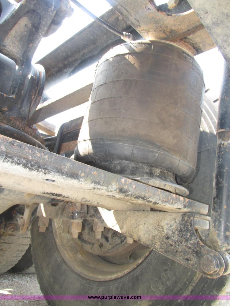 image for item H1194 2001 Mack CH613 semi truck