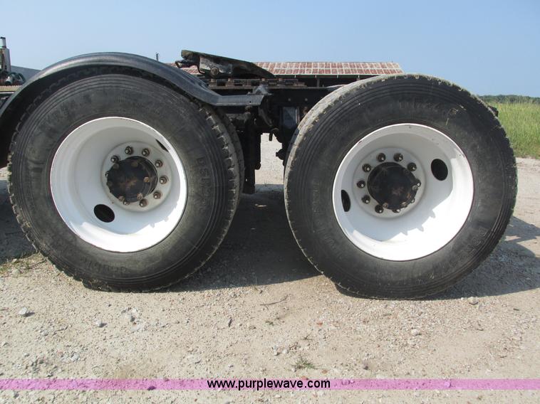 image for item H1194 2001 Mack CH613 semi truck