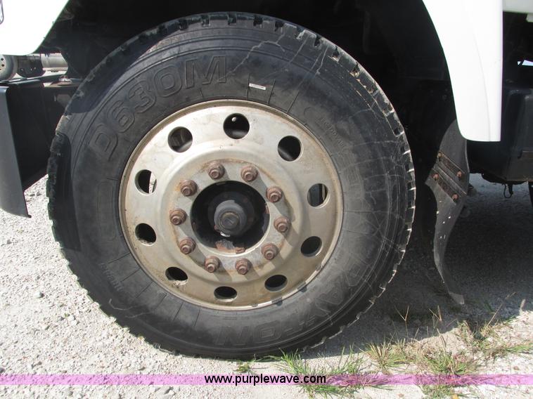 image for item H1194 2001 Mack CH613 semi truck