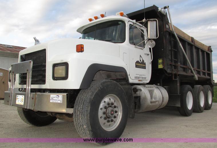 image for item H1234 2001 Mack RD688S dump truck