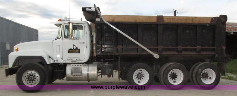 image for item H1234 2001 Mack RD688S dump truck