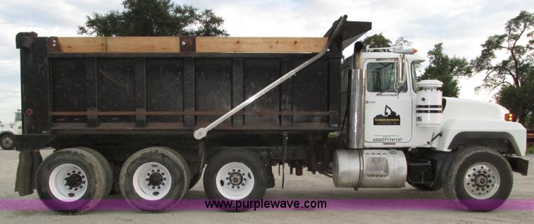 image for item H1234 2001 Mack RD688S dump truck