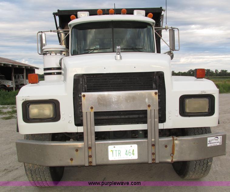 image for item H1234 2001 Mack RD688S dump truck