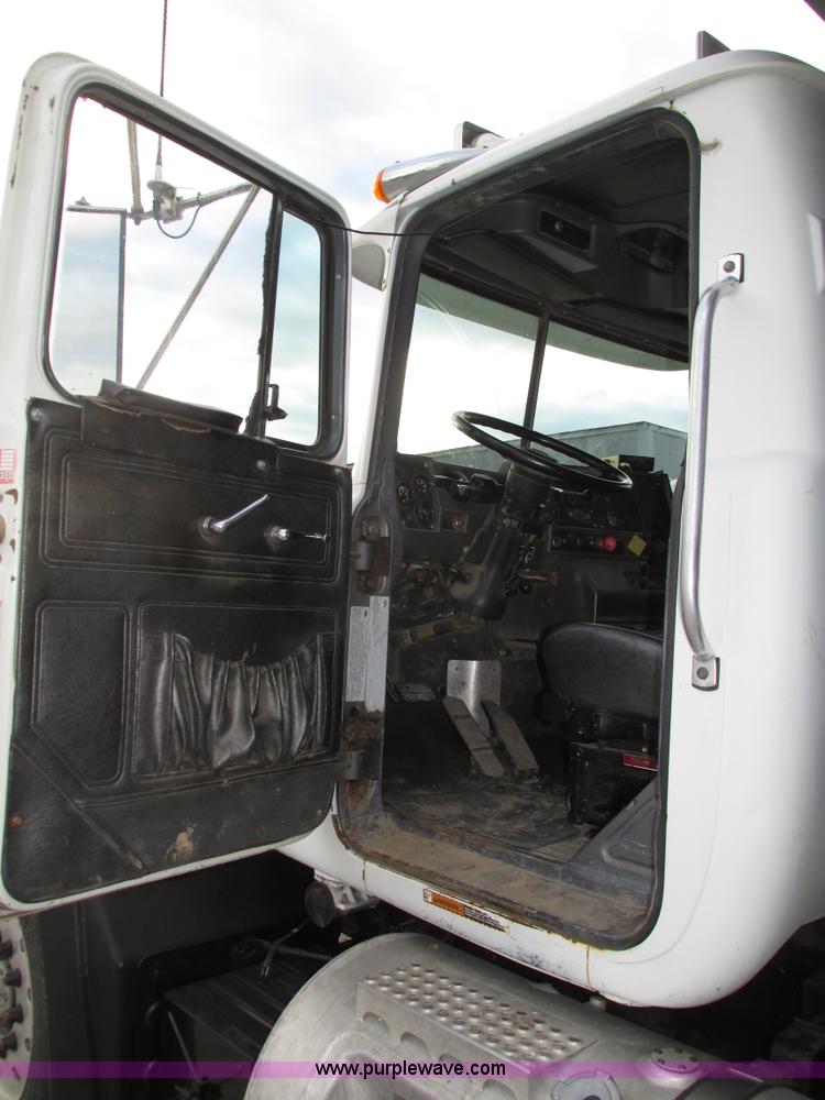 image for item H1234 2001 Mack RD688S dump truck