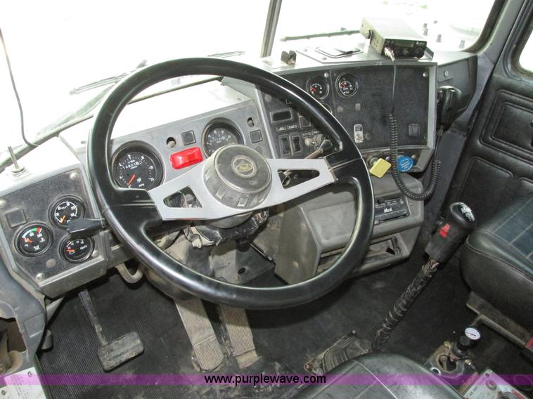 image for item H1234 2001 Mack RD688S dump truck