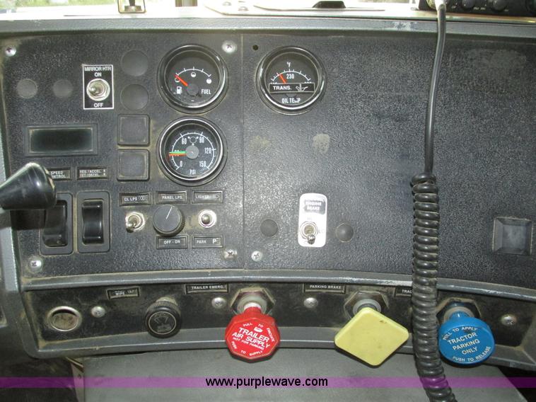 image for item H1234 2001 Mack RD688S dump truck