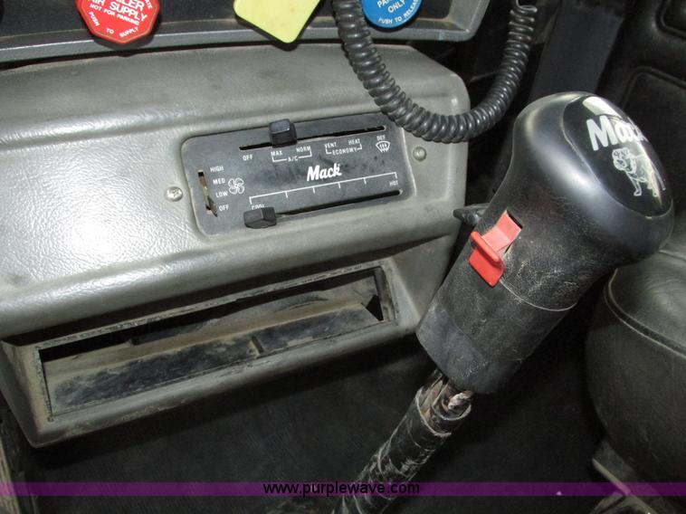 image for item H1234 2001 Mack RD688S dump truck