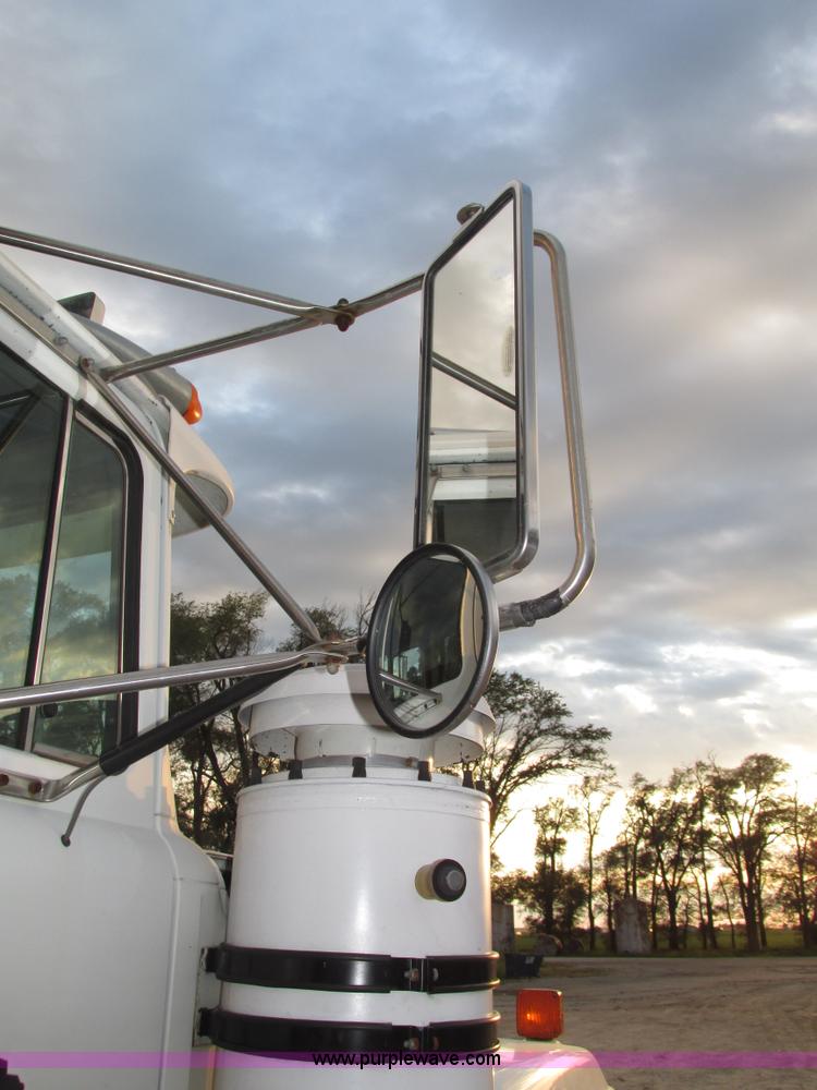 image for item H1234 2001 Mack RD688S dump truck