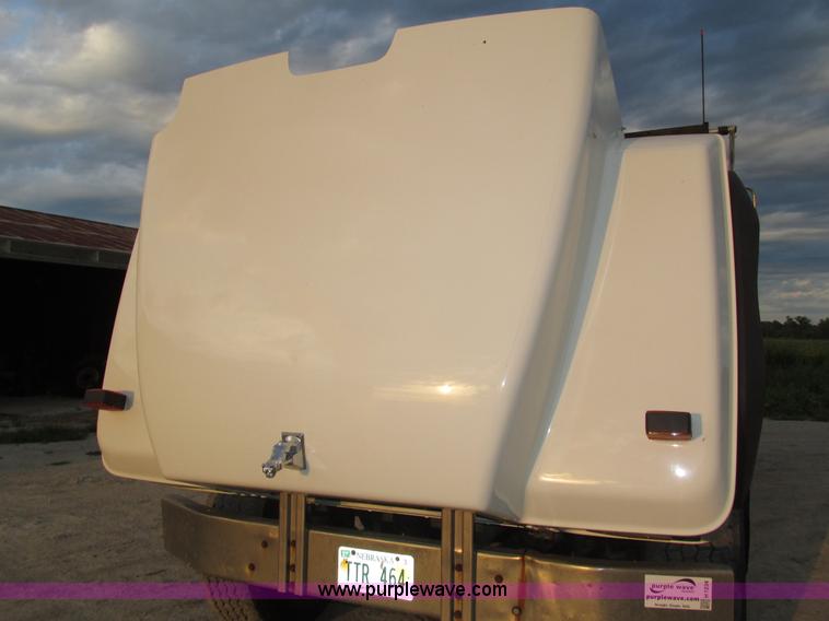 image for item H1234 2001 Mack RD688S dump truck