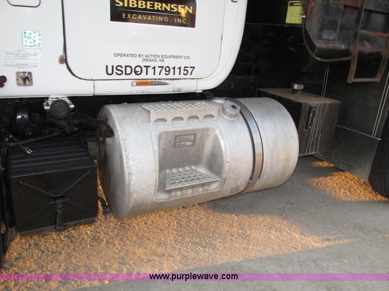 image for item H1234 2001 Mack RD688S dump truck