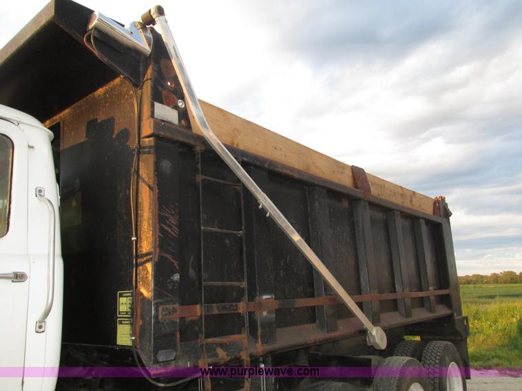 image for item H1234 2001 Mack RD688S dump truck