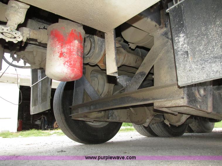 image for item H1234 2001 Mack RD688S dump truck