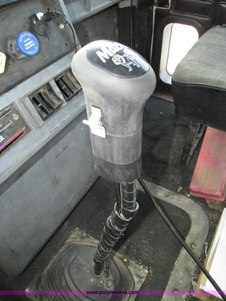 image for item H1235 2001 Mack CL713 semi truck