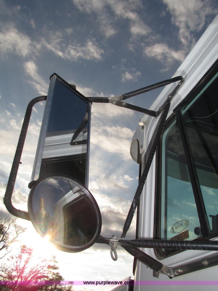 image for item H1235 2001 Mack CL713 semi truck