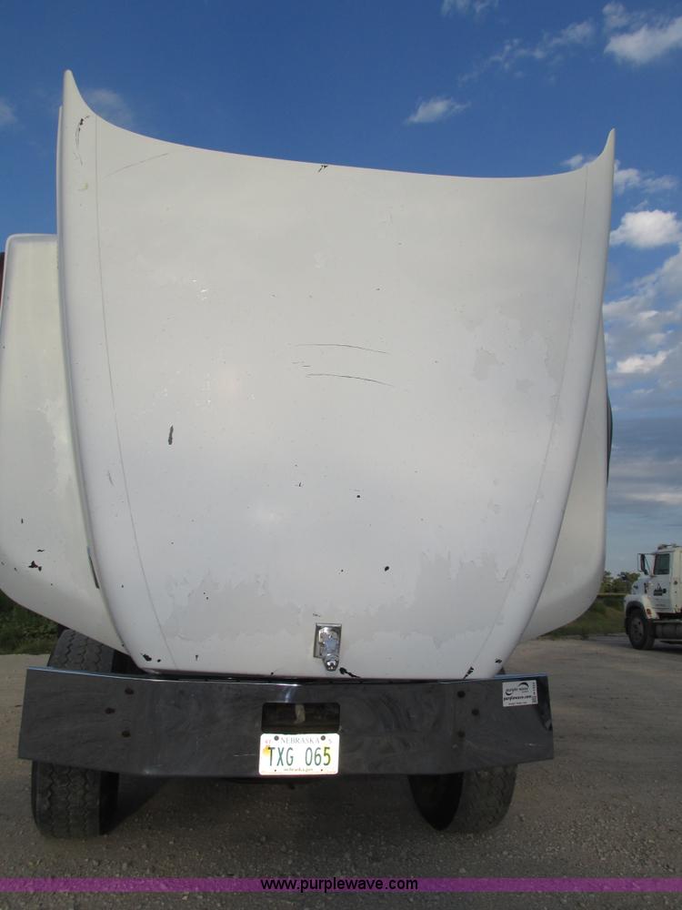 image for item H1235 2001 Mack CL713 semi truck