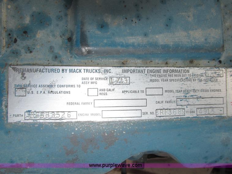 image for item H1235 2001 Mack CL713 semi truck