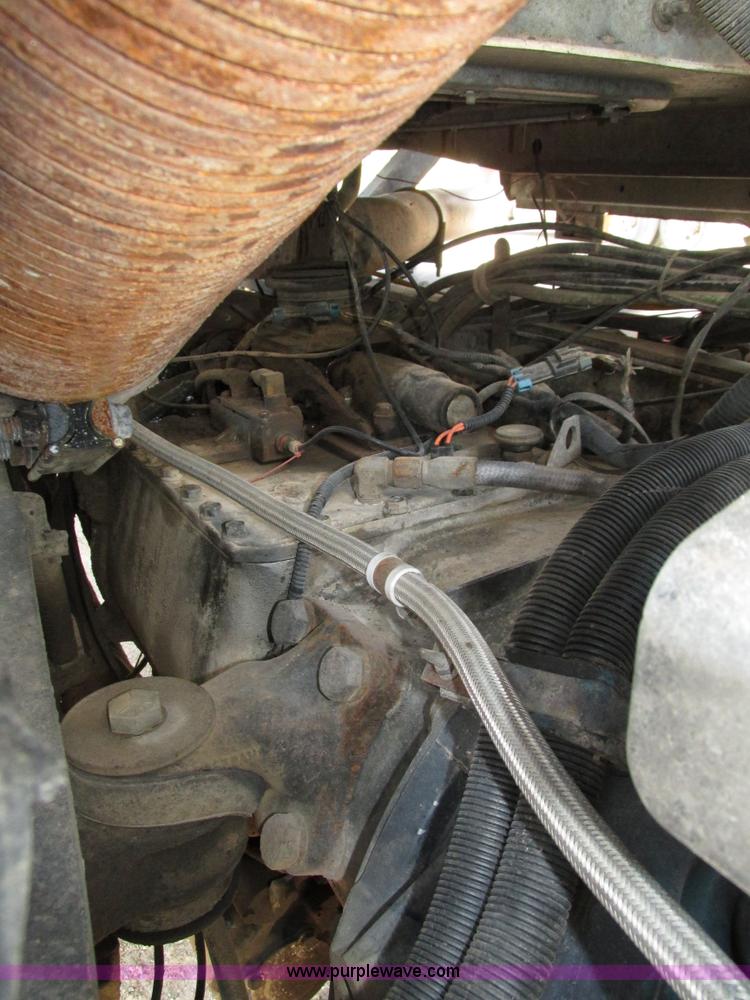 image for item H1235 2001 Mack CL713 semi truck