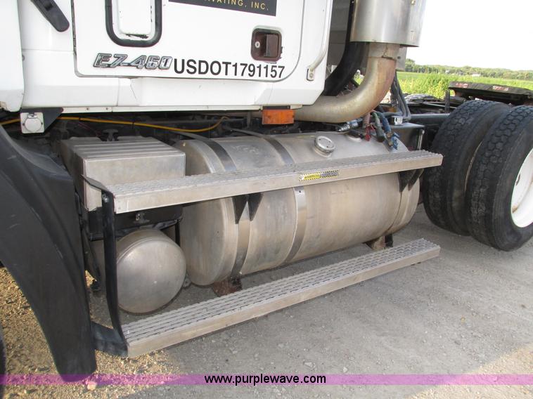 image for item H1235 2001 Mack CL713 semi truck