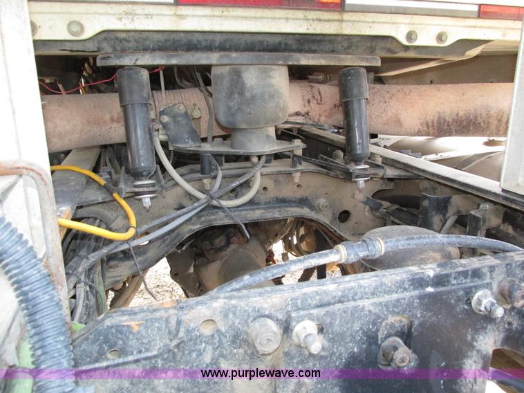 image for item H1235 2001 Mack CL713 semi truck