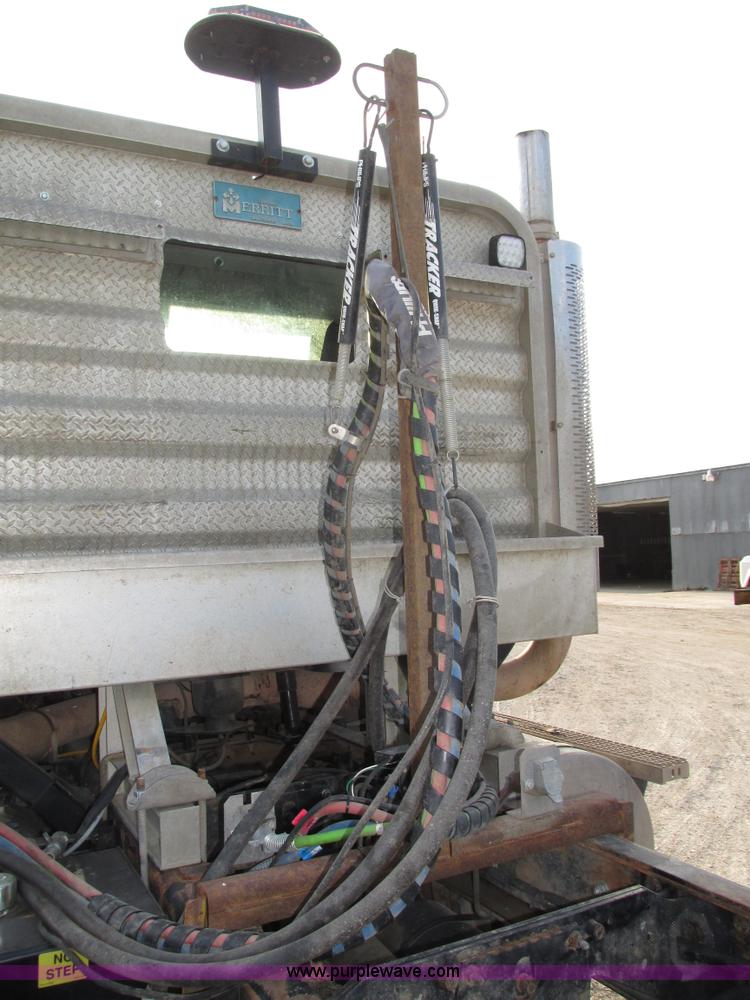 image for item H1235 2001 Mack CL713 semi truck